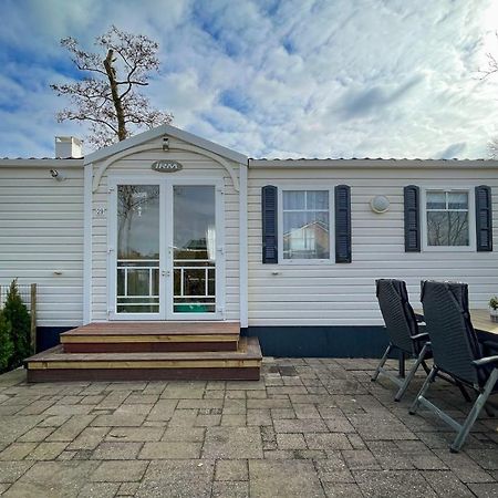 Knus En Modern Ingericht Chalet Met Gratis Wifi Villa Tzummarum Exterior photo