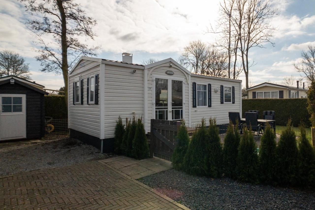 Knus En Modern Ingericht Chalet Met Gratis Wifi Villa Tzummarum Exterior photo